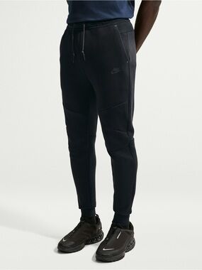 Nike Men's Black Tech Fleece Jogger Pants